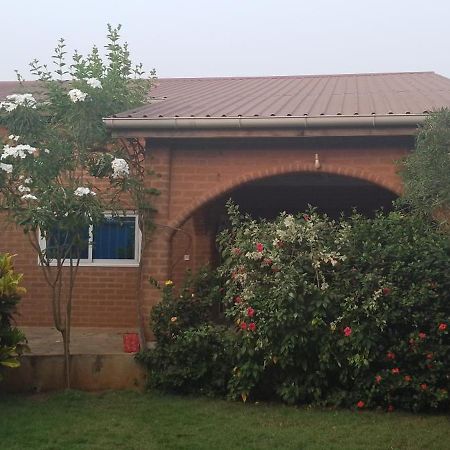 Maison Charlotte Forever Chambre D'Hotes Chez Un Couple Belgo Togolais Lomé Exteriör bild